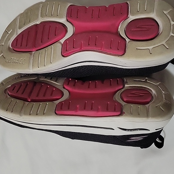 Skechers arch fit support shoes - Picture 3 of 3